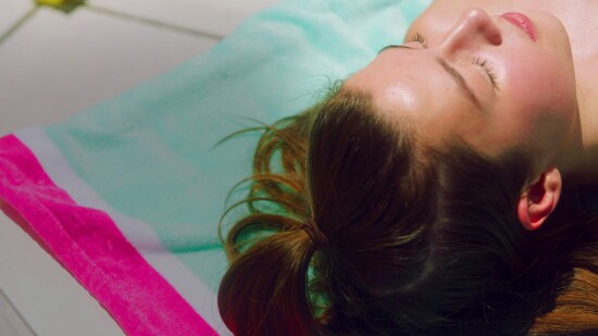 Neutrogena_In The Sun_Trailer Thumbnail_Sunbathe.png